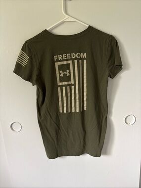 Under Armour Women's Olive Green 'Freedom' Graphic Short Sleeve Tee